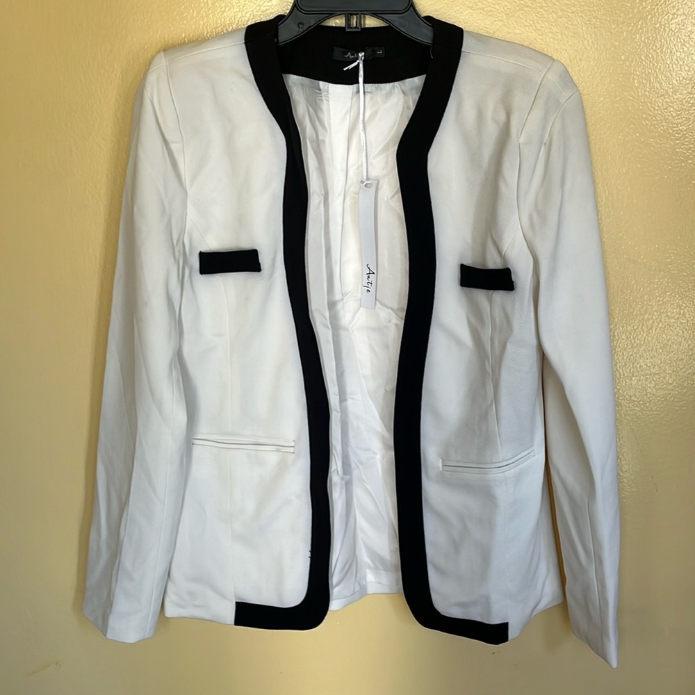 Antie Blazer size Large Color White & Black